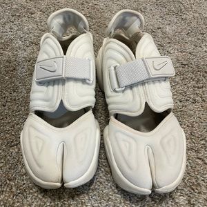 Nike aqua rift tabi split toe